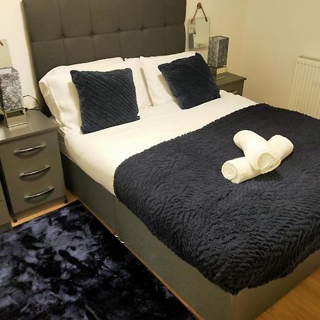 Impeccable 2-Bed House Apartment ลอนดอน ภายนอก รูปภาพ