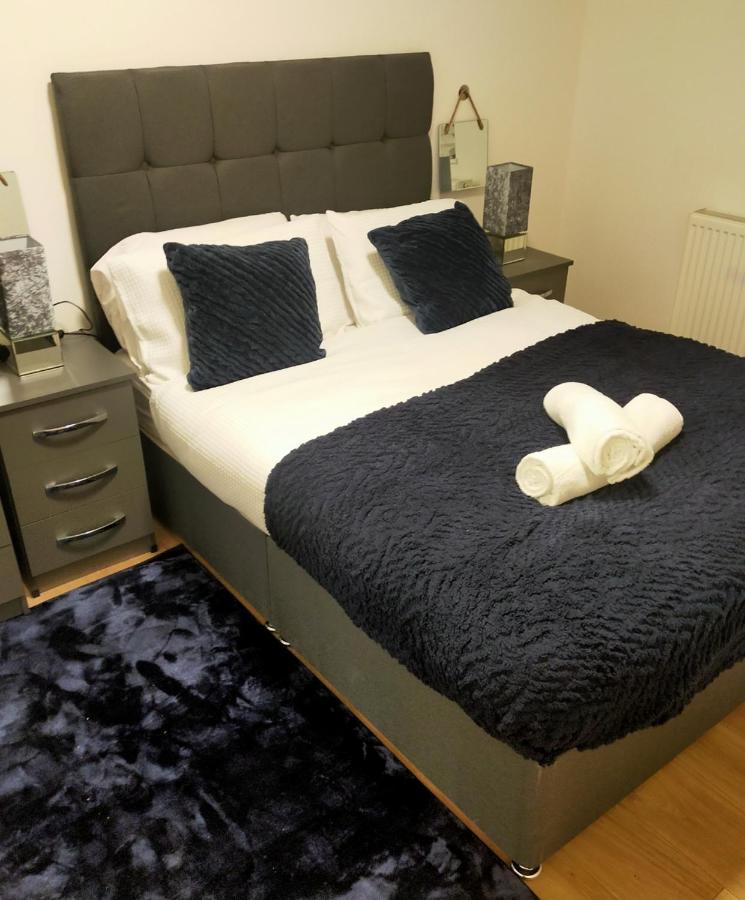 Impeccable 2-Bed House Apartment ลอนดอน ภายนอก รูปภาพ